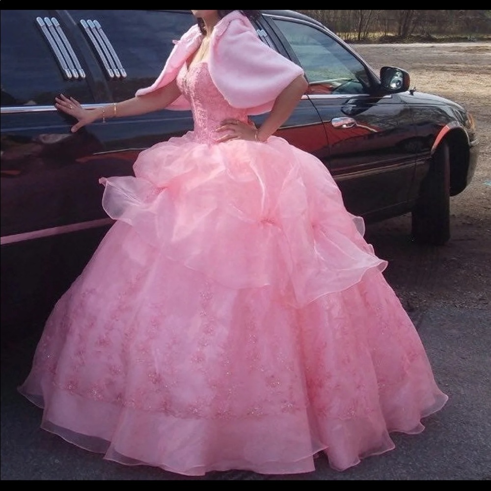Quinceañera dress size 6 CRINOLINE NOT INCLUDED